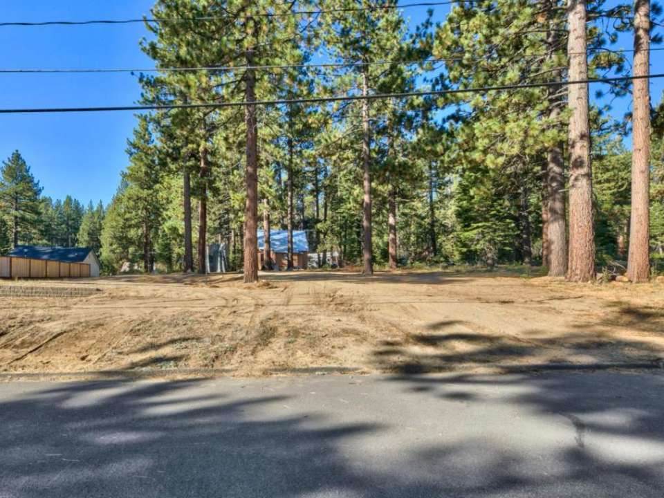 738 Roger Avenue South Lake Tahoe, CA 96150 El Dorado County